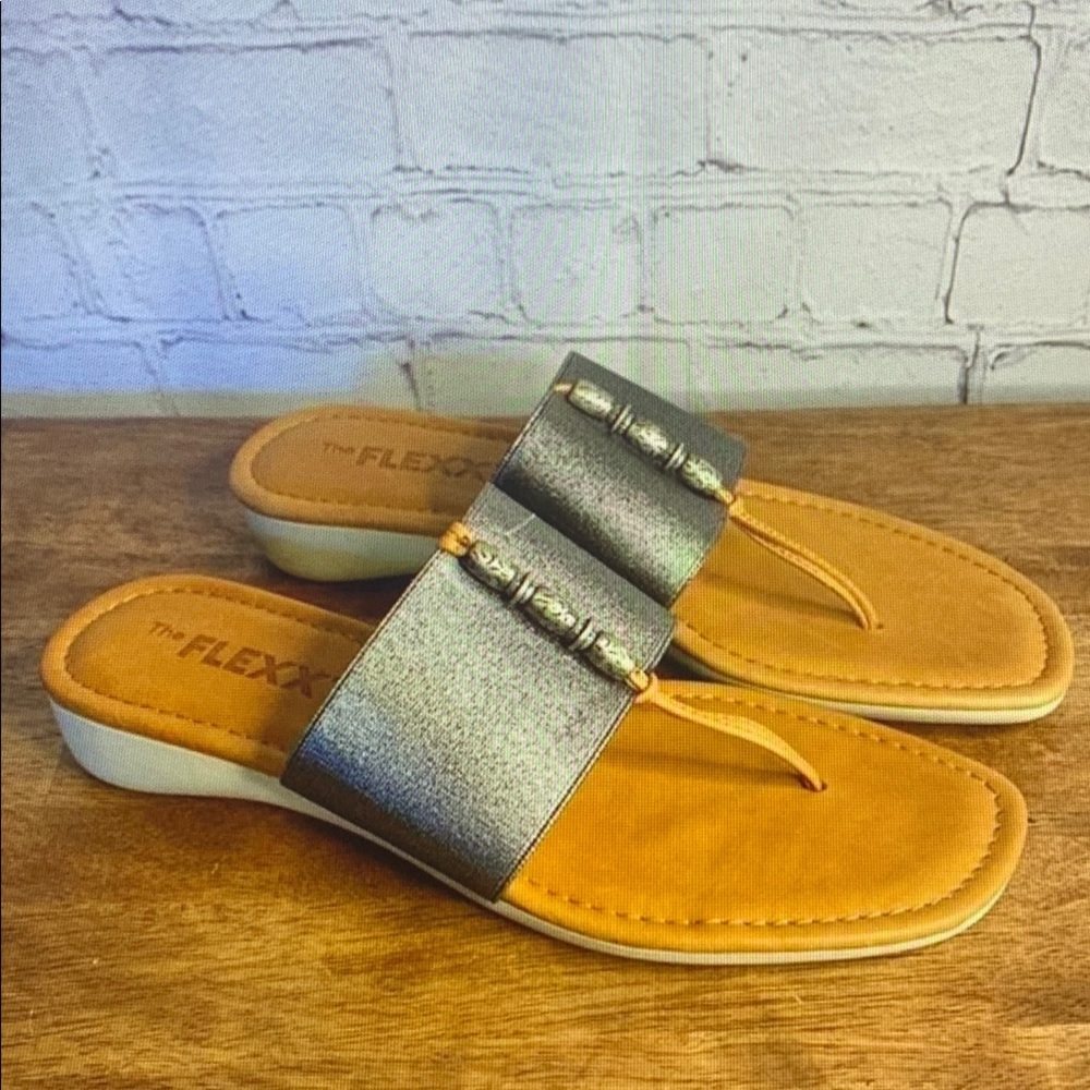 The Flexx Women's Silver and Tan Sandals